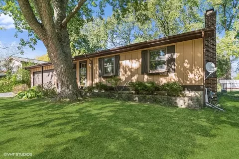 950 Glencoe Ter, Lake Zurich, IL 60047