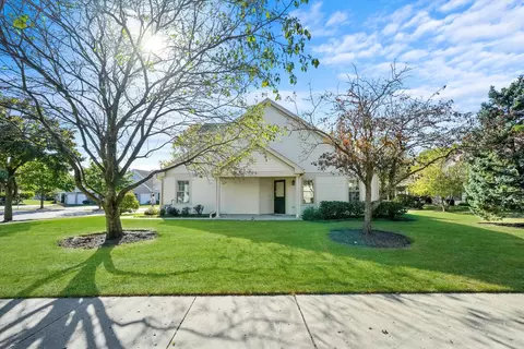 Exterior - 728 Sutton Cir, Wheeling, IL 60090 photo 3 of 5