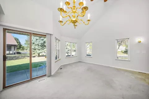 Living - 728 Sutton Cir, Wheeling, IL 60090 photo 3 of 5