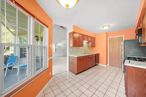 Kitchen - 728 Sutton Cir, Wheeling, IL 60090 photo 1 of 5