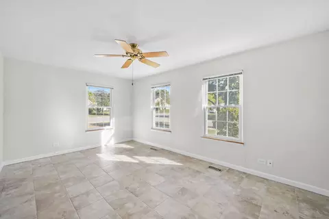 Living - 728 Sutton Cir, Wheeling, IL 60090 photo 4 of 5