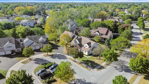 View/Area - 728 Sutton Cir, Wheeling, IL 60090 photo 2 of 5