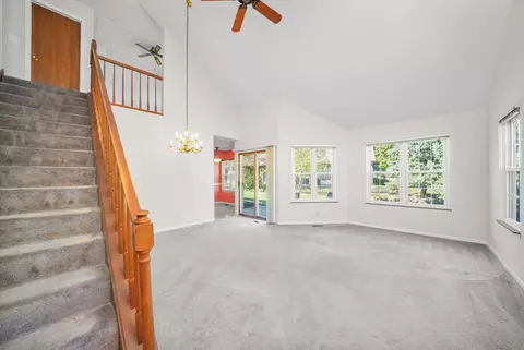 Living - 728 Sutton Cir, Wheeling, IL 60090 photo 2 of 5