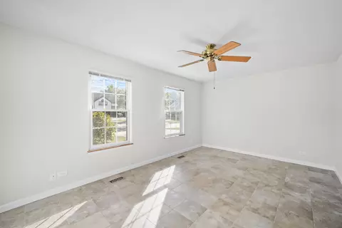Living - 728 Sutton Cir, Wheeling, IL 60090 photo 5 of 5