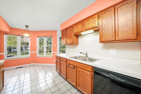 Kitchen - 728 Sutton Cir, Wheeling, IL 60090 photo 5 of 5