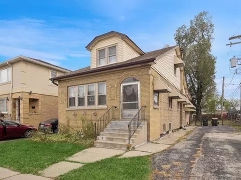 6579 W Ebinger Dr, Niles, IL 60714