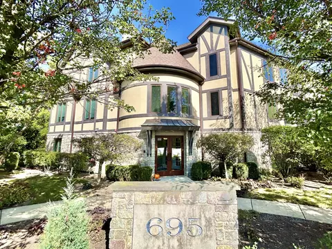 695 Roger Williams Ave #103, Highland Park, IL 60035