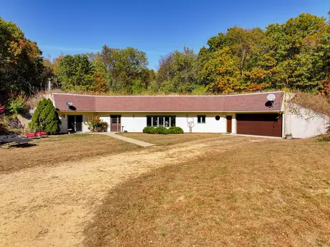 802 Union Rd, Harmon, IL 61042