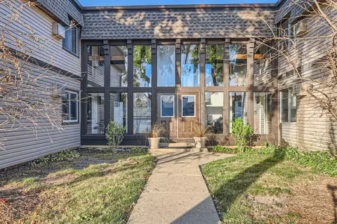 125 E Mill St #101, Wauconda, IL 60084