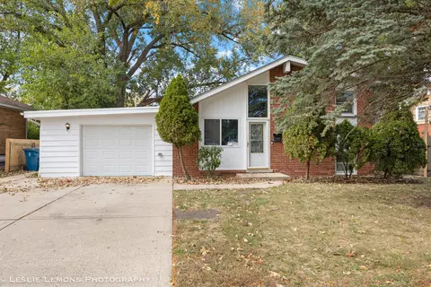 612 N Rozanne Dr, Addison, IL 60101