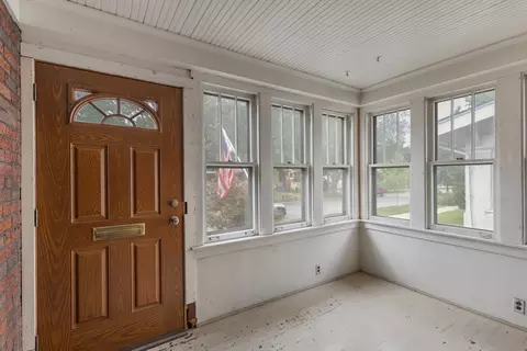 Exterior - 918 Mapleton Ave, Oak Park, IL 60302 photo 2 of 5