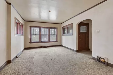 Living - 918 Mapleton Ave, Oak Park, IL 60302 photo 1 of 2