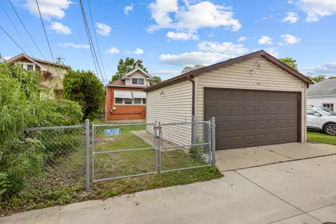 Exterior - 918 Mapleton Ave, Oak Park, IL 60302 photo 5 of 5