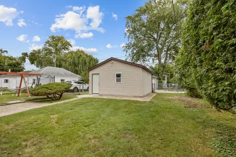 Exterior - 918 Mapleton Ave, Oak Park, IL 60302 photo 4 of 5