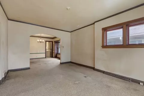 Living - 918 Mapleton Ave, Oak Park, IL 60302 photo 2 of 2