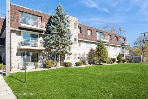 3237 S Manor Dr #109, Lansing, IL 60438