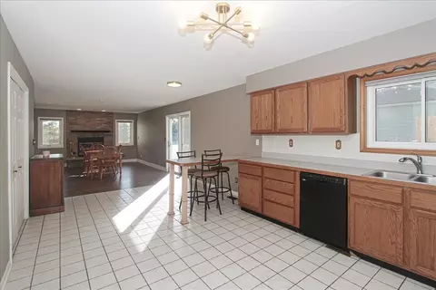 Kitchen - 2 Acorn Ln, Oakwood Hills, IL 60013 photo 1 of 3