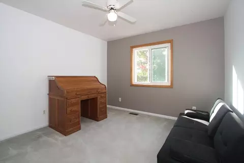 Bedroom - 2 Acorn Ln, Oakwood Hills, IL 60013 photo 3 of 4
