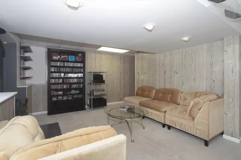 Living - 2 Acorn Ln, Oakwood Hills, IL 60013 photo 5 of 7