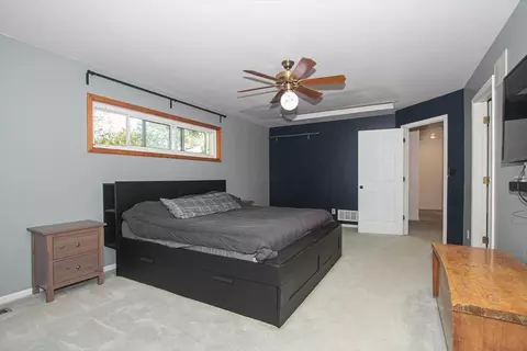 Bedroom - 2 Acorn Ln, Oakwood Hills, IL 60013 photo 2 of 4