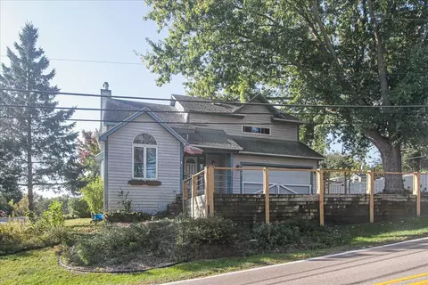 2 Acorn Ln, Oakwood Hills, IL 60013