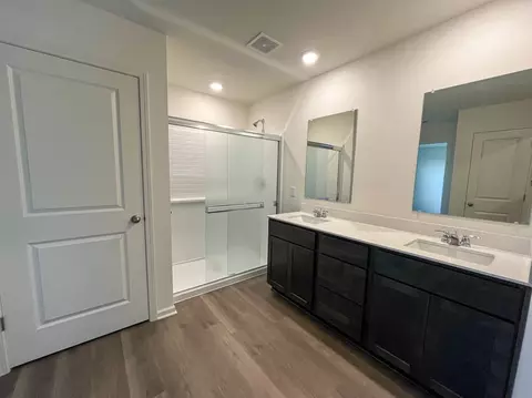 Bath - 1906 Legacy Pointe Blvd, Plainfield, IL 60586 photo 2 of 8