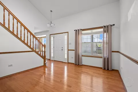 Entry Way - 3489 Willowview Ct, Aurora, IL 60504 photo 1 of 1