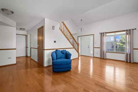 Living - 3489 Willowview Ct, Aurora, IL 60504 photo 4 of 4