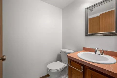 Bath - 3489 Willowview Ct, Aurora, IL 60504 photo 1 of 3