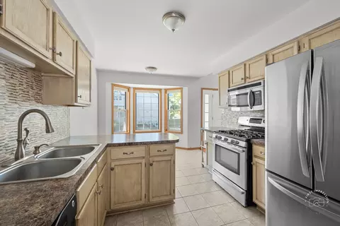 Kitchen - 3489 Willowview Ct, Aurora, IL 60504 photo 3 of 3