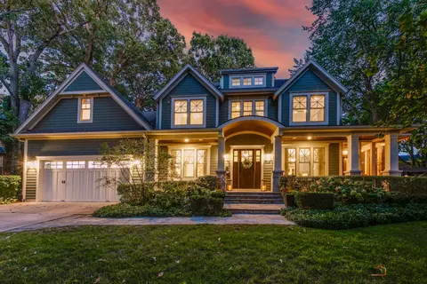 180 Homewood Ave, Libertyville, IL 60048
