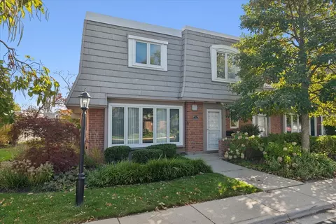 721 Concorde Dr, Highland Park, IL 60035