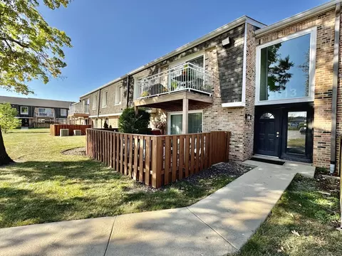 4613 Kings Walk Dr #2D, Rolling Meadows, IL 60008