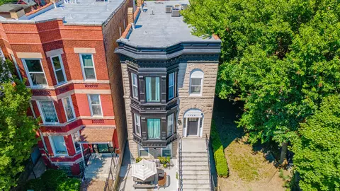 1028 S Oakley Blvd, Chicago, IL 60612