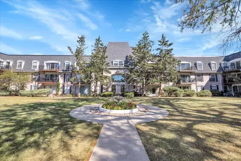 5200 Carriageway Dr #119, Rolling Meadows, IL 60008