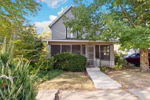1031 W 4th St, Dixon, IL 61021