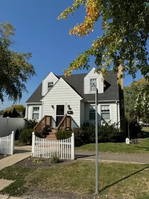 10940 Dickens St, Westchester, IL 60154