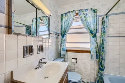 Bath - 1135 Herbert Ave, Berkeley, IL 60163 photo 1 of 2