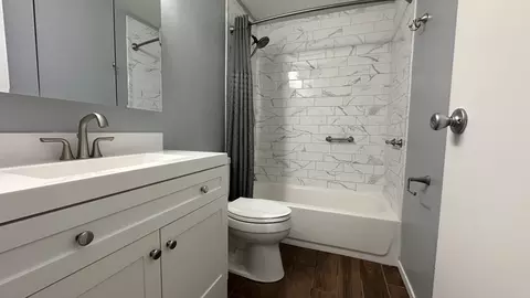 Bath - 5408 Chateau Dr #5, Rolling Meadows, IL 60008 photo 1 of 4