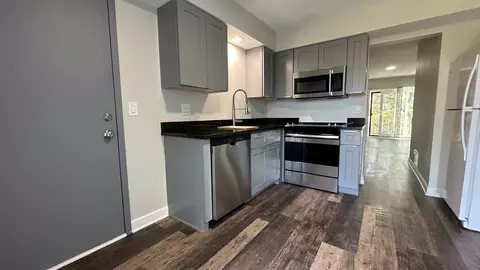 Kitchen - 5408 Chateau Dr #5, Rolling Meadows, IL 60008 photo 3 of 8
