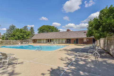 Exterior - 238 E Bailey Rd #G, Naperville, IL 60565 photo 3 of 4