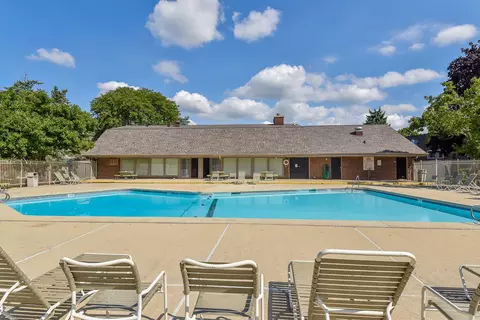 Exterior - 238 E Bailey Rd #G, Naperville, IL 60565 photo 2 of 4