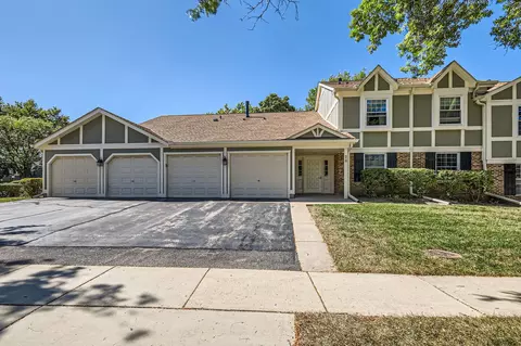 26 Waterbury Ln #O1, Schaumburg, IL 60193