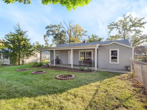822 S Calhoun St, Aurora, IL 60505