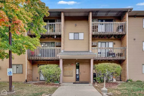 645 Virginia Rd #123, Crystal Lake, IL 60014