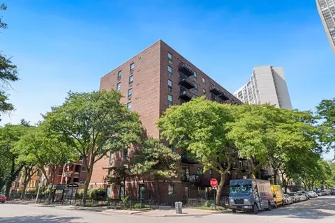 3900 N Pine Grove Ave #302, Chicago, IL 60613