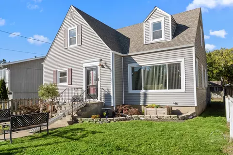 26 S Melrose Ave, Elgin, IL 60123