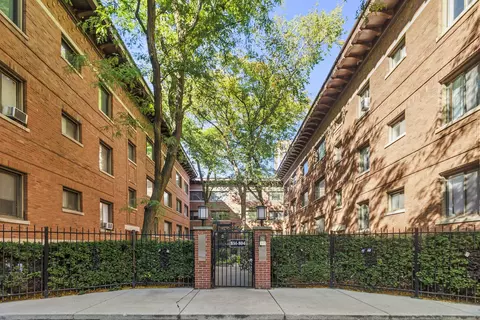 808 W Lakeside Pl #305, Chicago, IL 60640