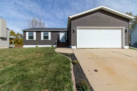 3007 Geranium Dr, Bloomington, IL 61705