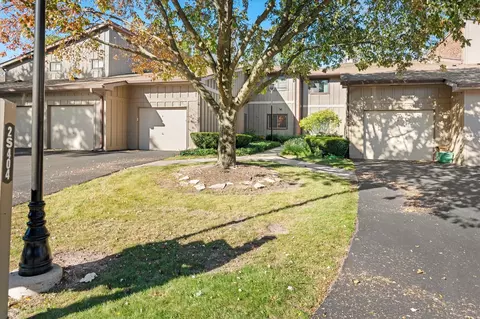 2 S404 Emerald Green Dr #44-A, Warrenville, IL 60555